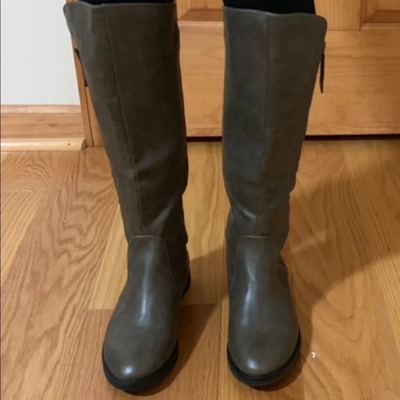 Boots - Picture 2 of 3